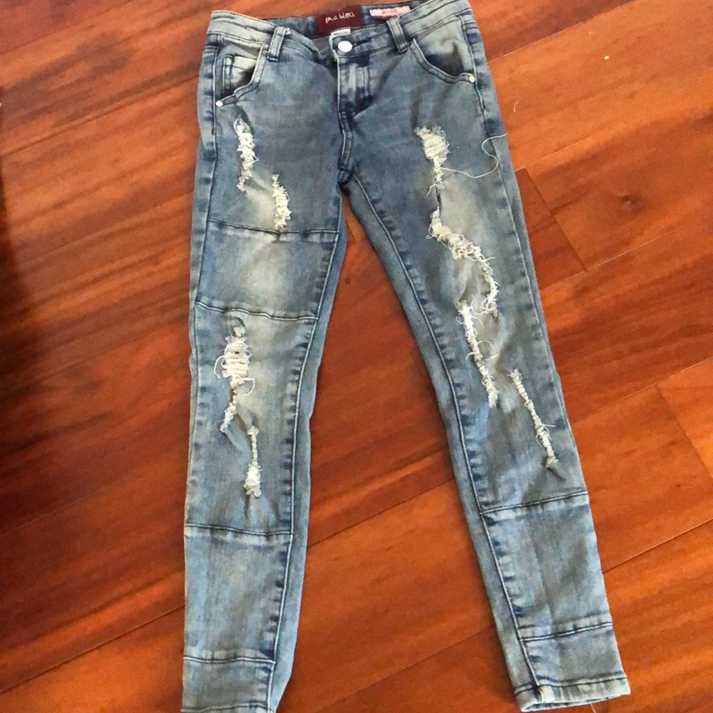 Ripped skinny jeans